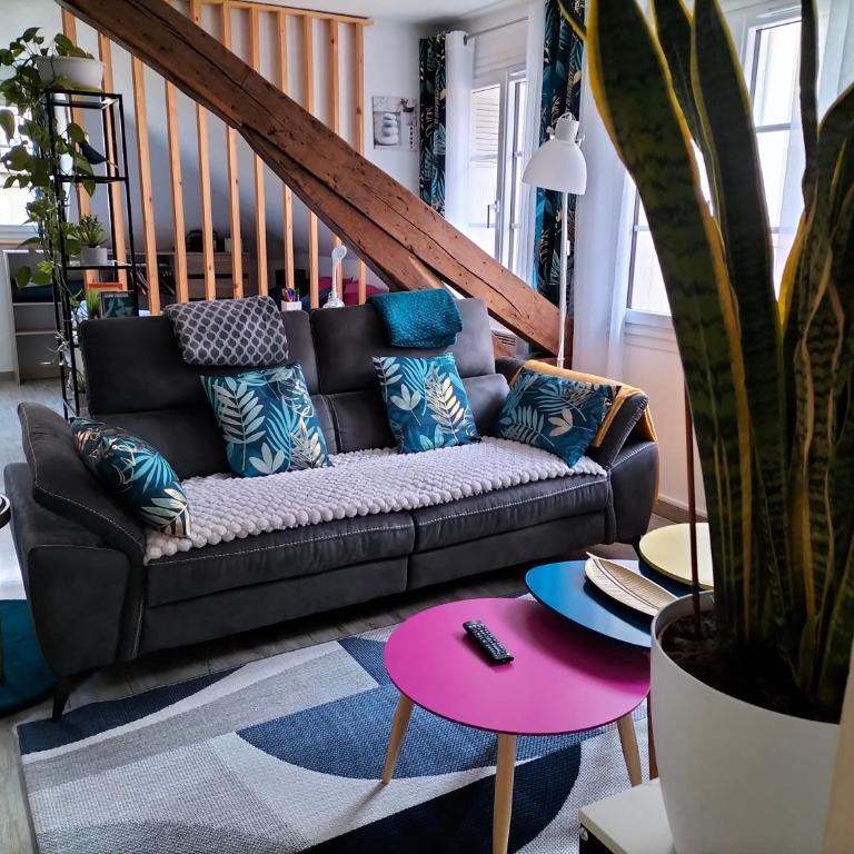 Près des Thermes de Bagnères de Bigorre, loft 3 étoiles, coloré et baigné de lumière - Loft - 6