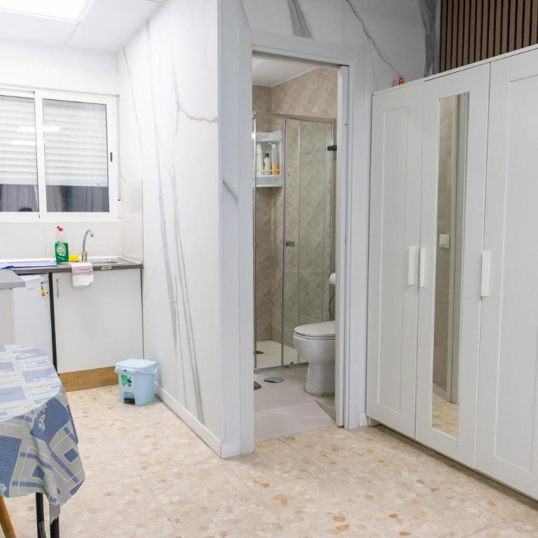 Appartment as a Service. Book it Now - One-Bedroom Apartment - 4