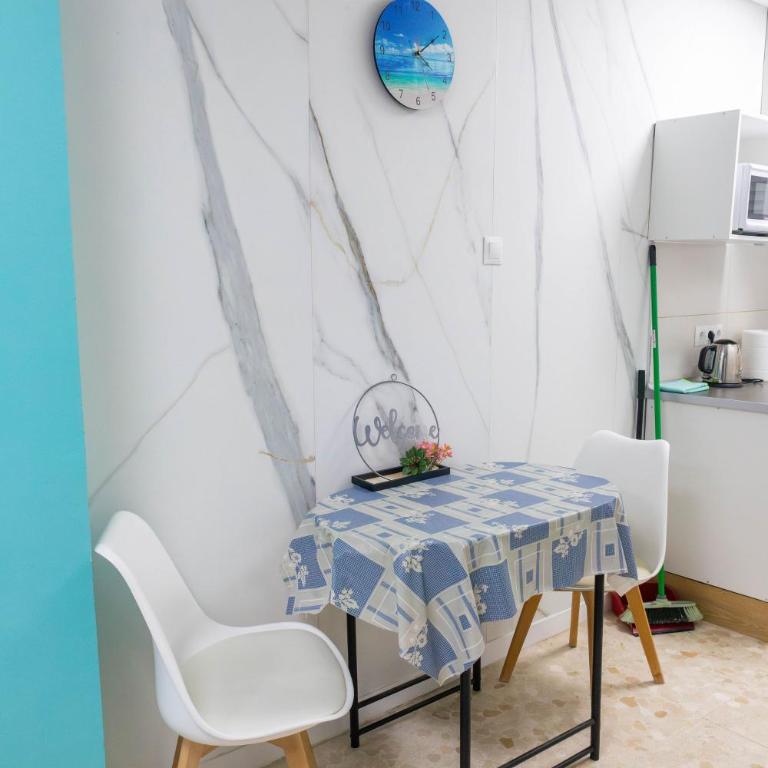 Appartment as a Service. Book it Now - One-Bedroom Apartment - 6