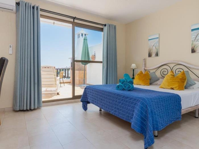 Wonderful 3 bedroom with two Spacious Terraces - Three-Bedroom Apartment - 30