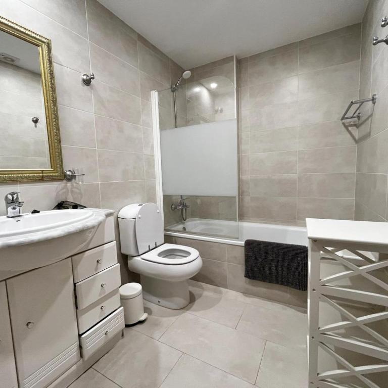 Wonderful 3 bedroom with two Spacious Terraces - Three-Bedroom Apartment - 45
