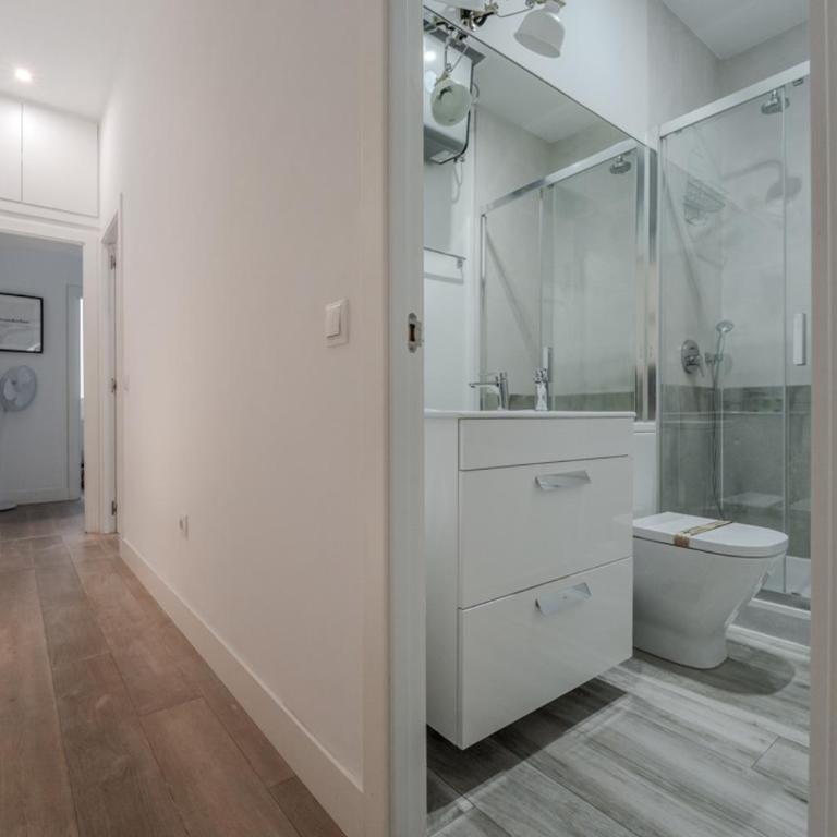 Bright and Cozy 2BD 2BT GranVia - Apartment - 22