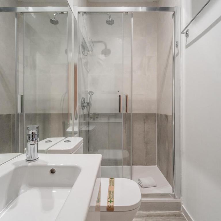 Bright and Cozy 2BD 2BT GranVia - Apartment - 27