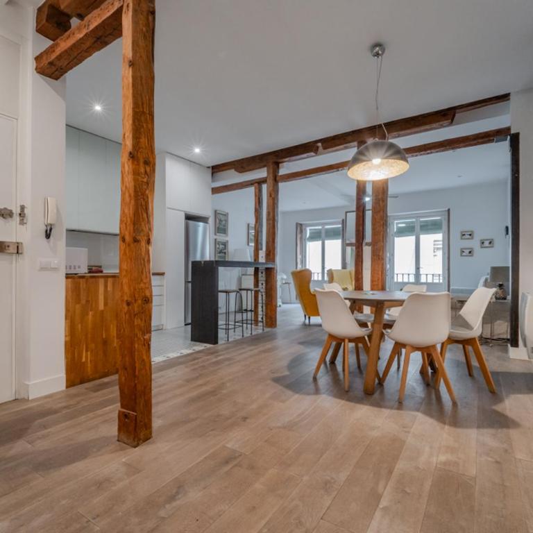 Bright and Cozy 2BD 2BT GranVia - Apartment - 5