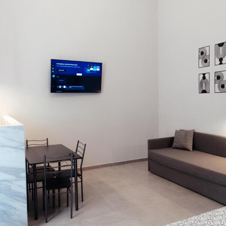 GuestHost - Maison Vittoria Comfortable Studio Apartment and Room - Studio - 6