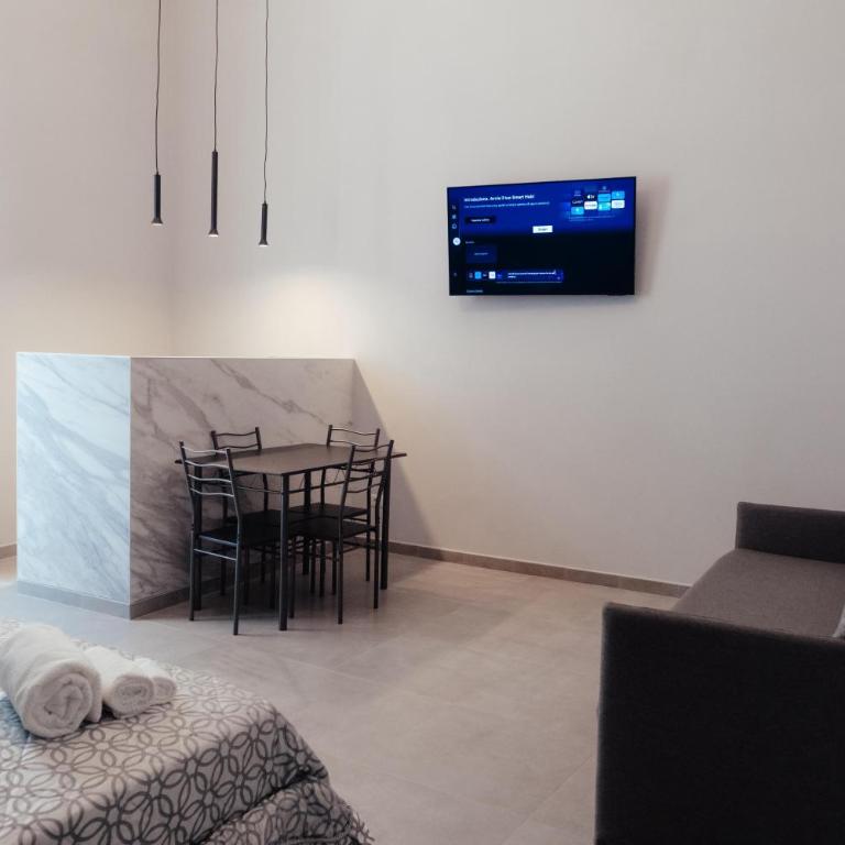 GuestHost - Maison Vittoria Comfortable Studio Apartment and Room - Studio - 7