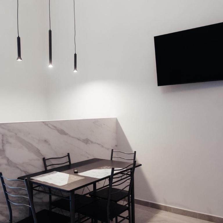 GuestHost - Maison Vittoria Comfortable Studio Apartment and Room - Studio - 9