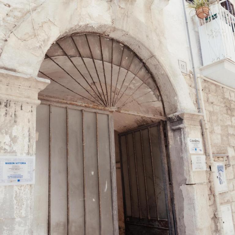 GuestHost - Maison Vittoria Comfortable Studio Apartment and Room - Double Room with Private Bathroom - 12