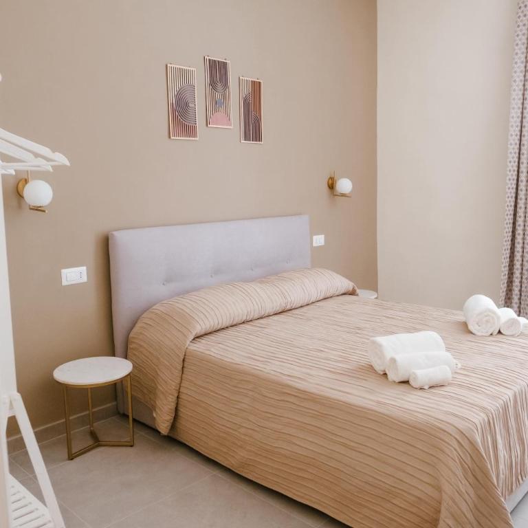 GuestHost - Maison Vittoria Comfortable Studio Apartment and Room - Double Room with Private Bathroom - 1