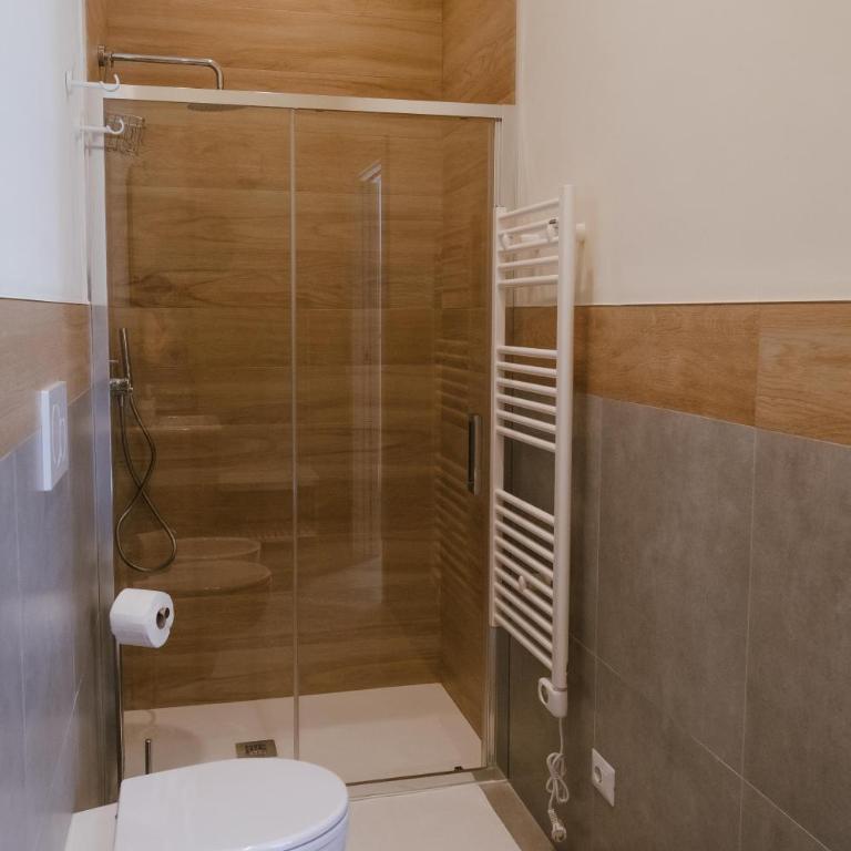 GuestHost - Maison Vittoria Comfortable Studio Apartment and Room - Double Room with Private Bathroom - 6