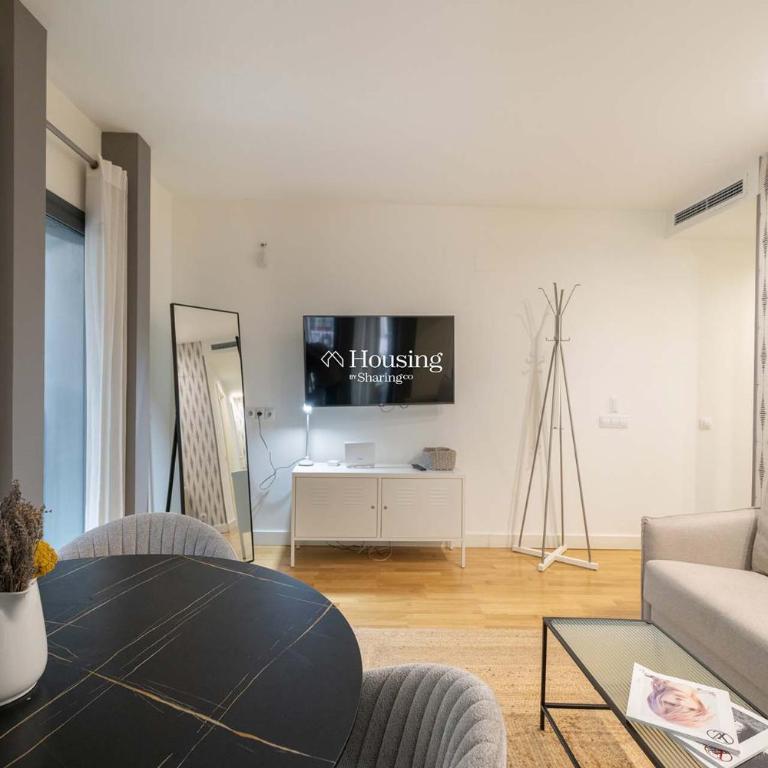 Housing Gran Via by SharingCo - One-Bedroom Apartment - 3
