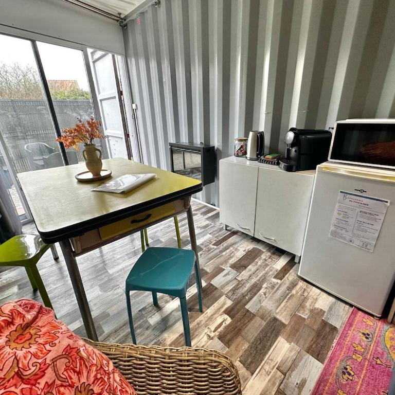 Séjour insolite dans un Container aménagé à Berck avec Borne d'arcade et Babyfoot - Familienstudio - 6