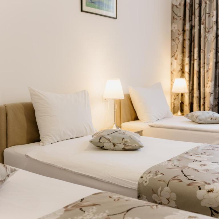 Hotel N - Deluxe Triple Room - 4
