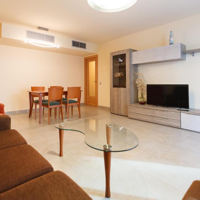 UHC Mar Augusta Family Complex - Three-Bedroom Apartment - 8