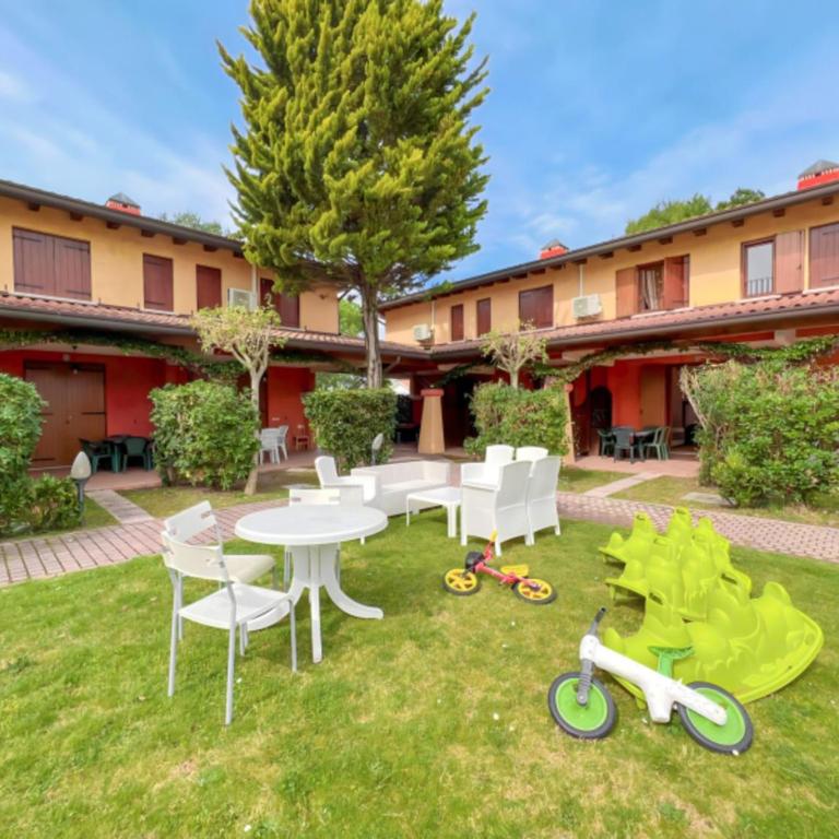 Terraced home with kids playground - Apartment - 17