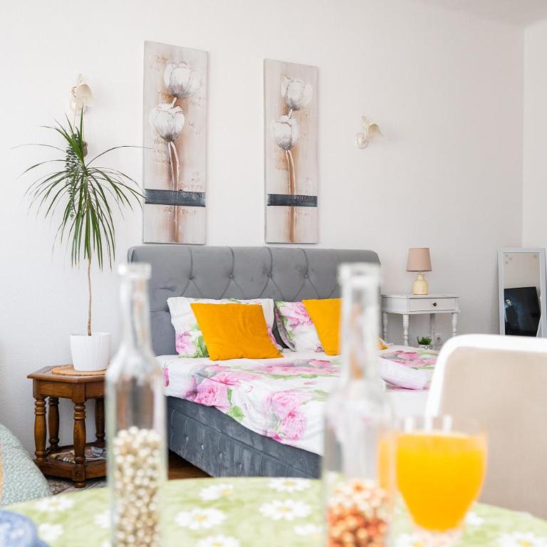 Central City Studio Apartment - One-Bedroom Apartment - 12