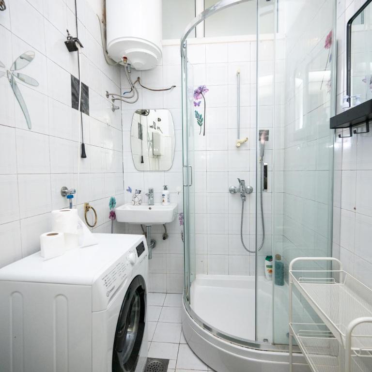 Central City Studio Apartment - One-Bedroom Apartment - 20
