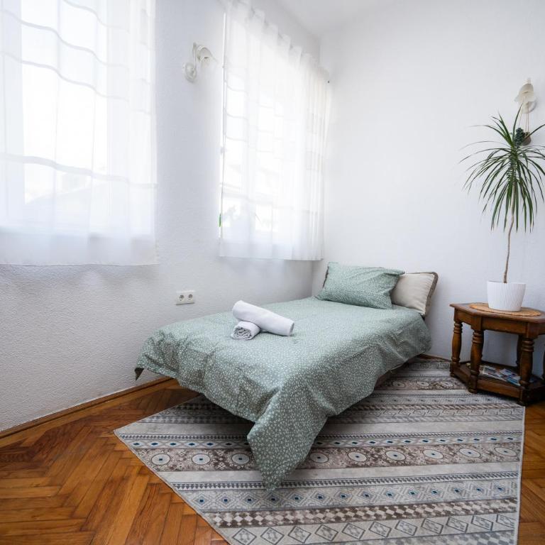 Central City Studio Apartment - One-Bedroom Apartment - 8