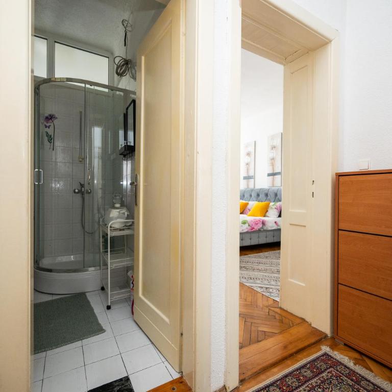 Central City Studio Apartment - One-Bedroom Apartment - 18