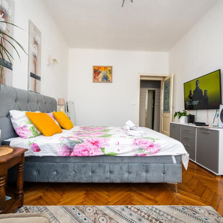 Central City Studio Apartment - One-Bedroom Apartment - 6
