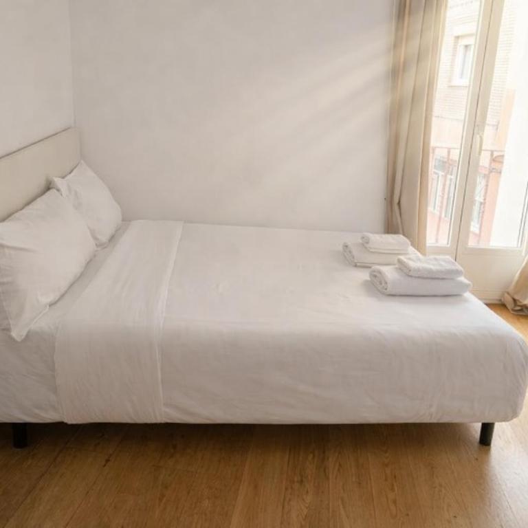 Esencia Gran Vía - Gran Amplitud - Three-Bedroom Apartment - 4