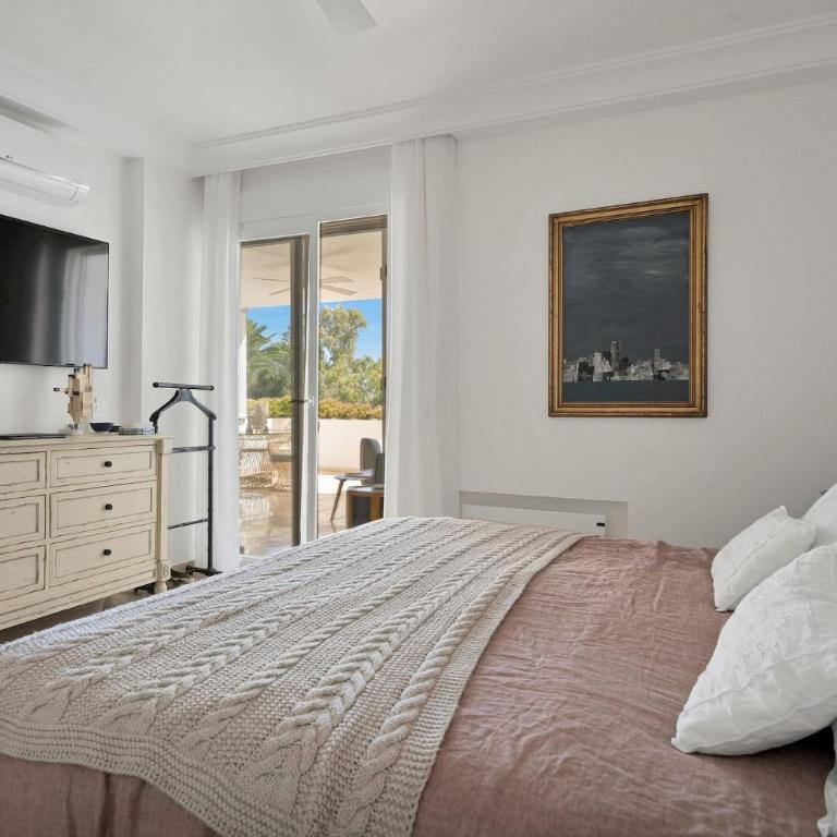 Lujoso y moderno piso con piscina cerca del campo de golf en Guadalmina Alta Marbella - Quetzal 54 - Two-Bedroom Apartment - 3