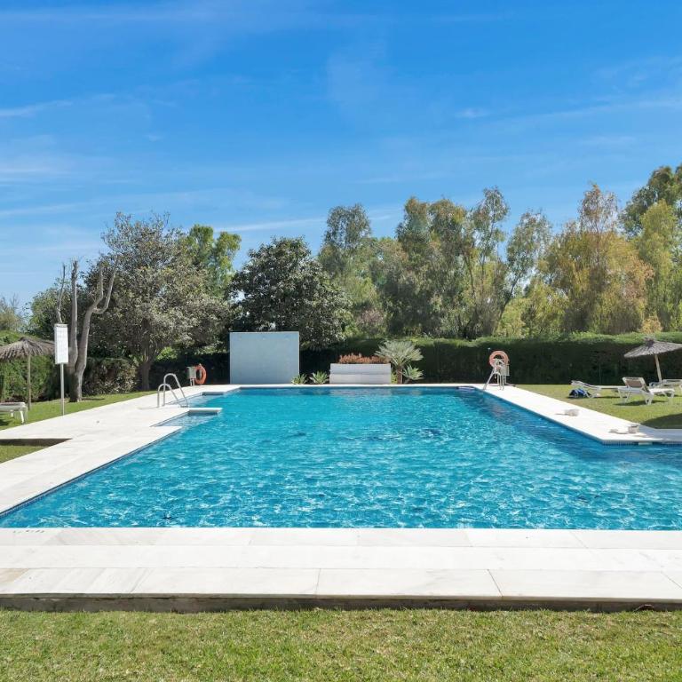 Lujoso y moderno piso con piscina cerca del campo de golf en Guadalmina Alta Marbella - Quetzal 54 - Two-Bedroom Apartment - 50