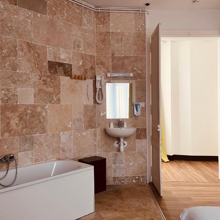 Hôtel de la paix - Suite avec baignoire - 17