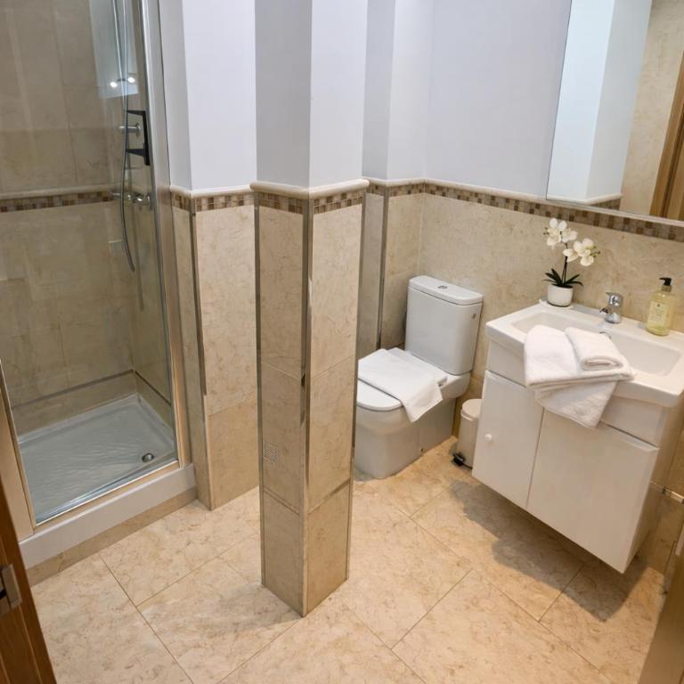 Esencia Gran Vía - Gran Amplitud - Three-Bedroom Apartment - 10