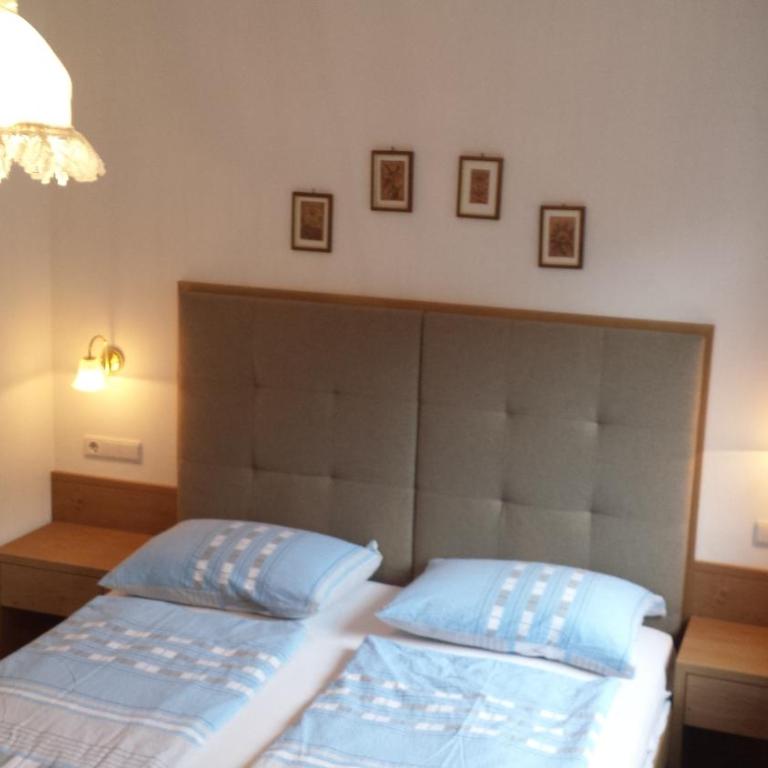 Appartements Tlusel - Two-Bedroom Apartment with Balcony - 4