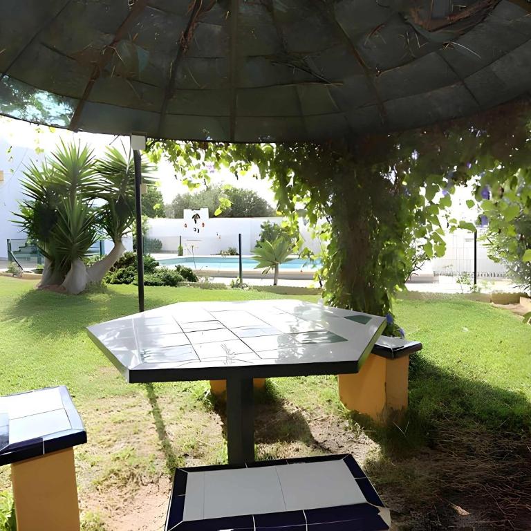 Chalet con piscina privada y zona de barbacoa cerca del pueblo - Casa - 8