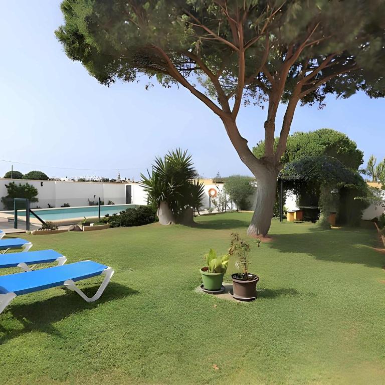 Chalet con piscina privada y zona de barbacoa cerca del pueblo - Casa - 15