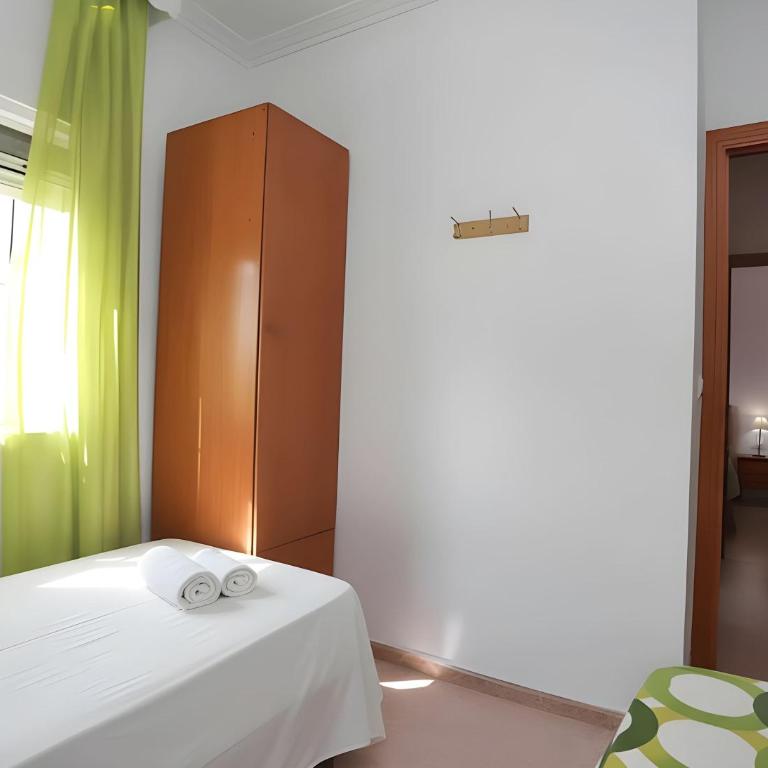 Chalet con piscina privada y zona de barbacoa cerca del pueblo - Casa - 18