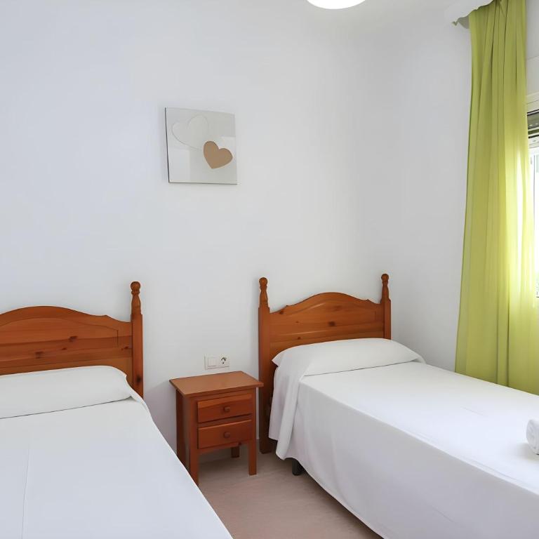 Chalet con piscina privada y zona de barbacoa cerca del pueblo - Casa - 21