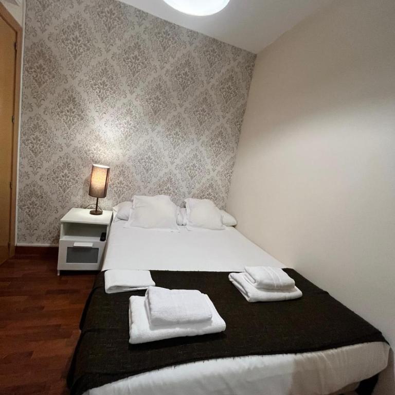 THC Gran Via Hostel - Double Room with Shared Bathroom - 1
