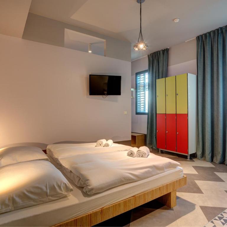 MEININGER Hotel Paris Porte de Vincennes - Cama en habitación compartida mixta de 6 camas - 6