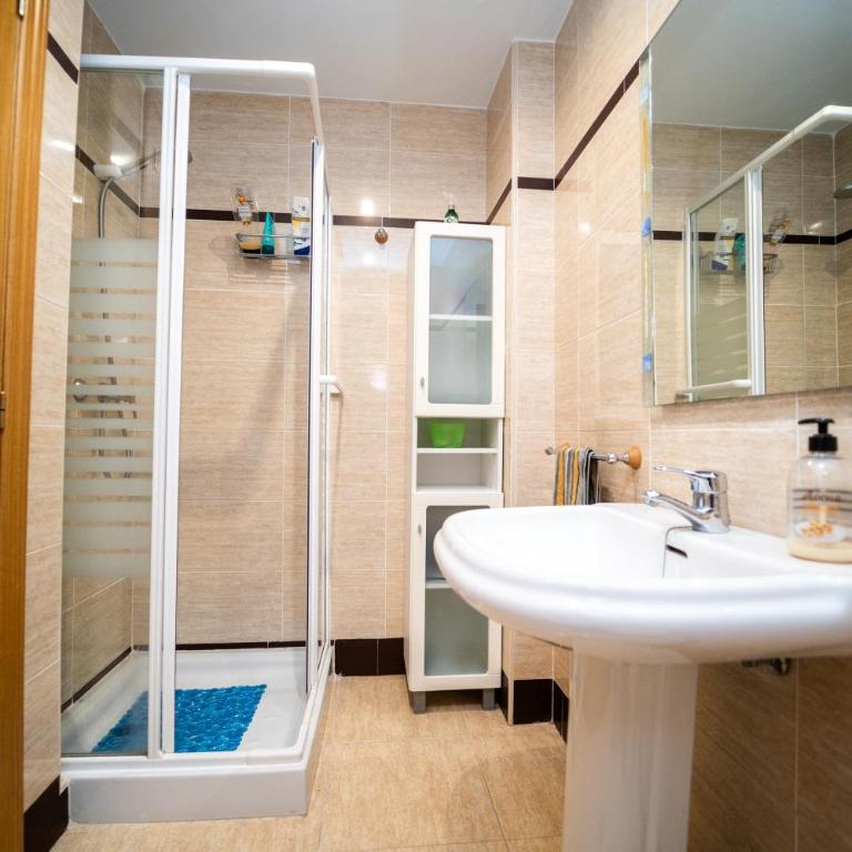 Bello Apart Parking y Padel a 9 min Playa Poniente - Two-Bedroom Apartment - 6