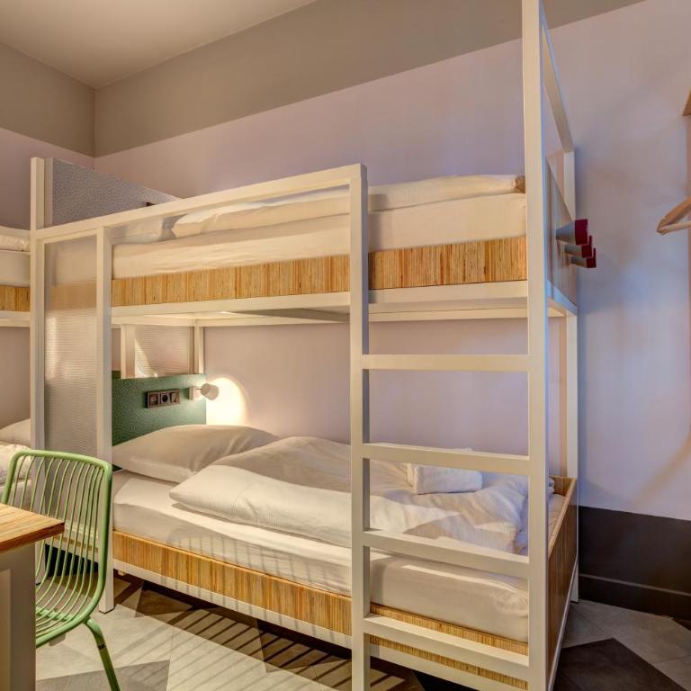 MEININGER Hotel Paris Porte de Vincennes - Cama en habitación compartida mixta de 6 camas - 7