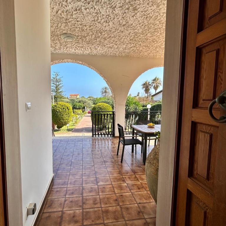 "Villa Cala Bianca" near the sea, parking e wifi - Villa - 80