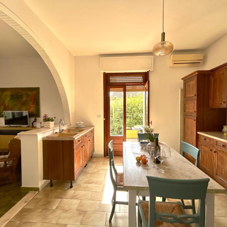 "Villa Cala Bianca" near the sea, parking e wifi - Villa - 33