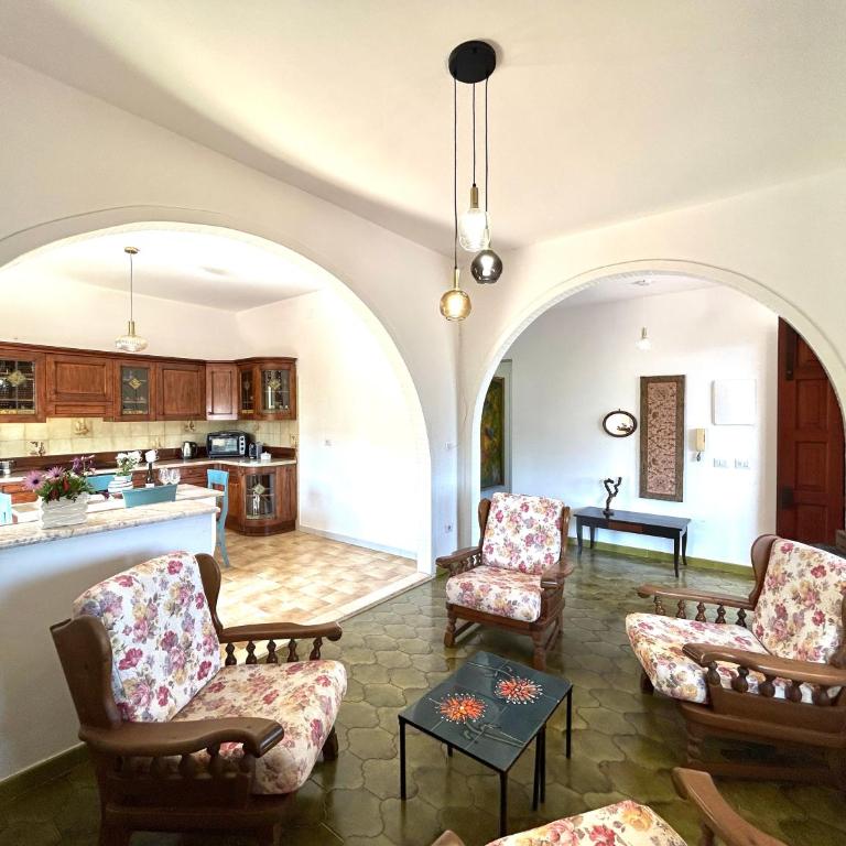 "Villa Cala Bianca" near the sea, parking e wifi - Villa - 37