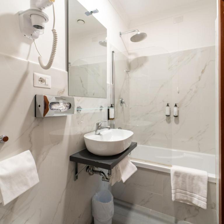 Hotel Oxford - Camera Familiare - 6
