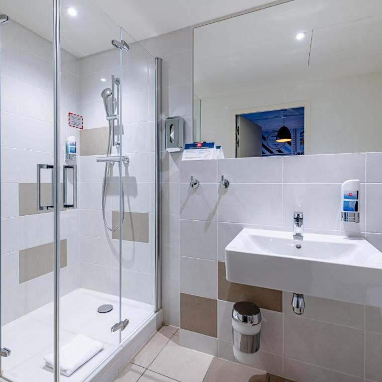 MEININGER Hotel Bordeaux Gare Saint-Jean - Lit dans Dortoir Mixte de 4 Lits - 5