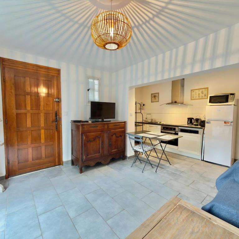 Méditerranéen - Clim & Wifi - Port & Plage 200m - Appartement 1 Chambre - 11