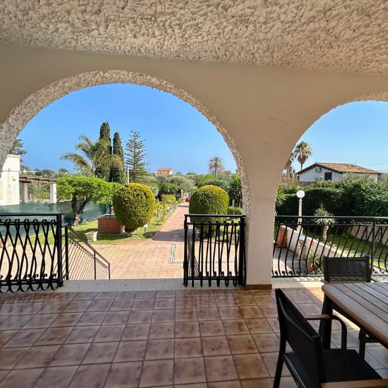 "Villa Cala Bianca" near the sea, parking e wifi - Villa - 81