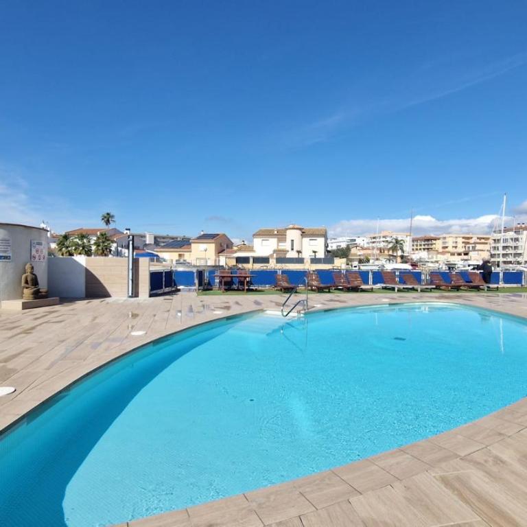Trebol apartamento climatizado y piscina - Two-Bedroom Apartment - 16