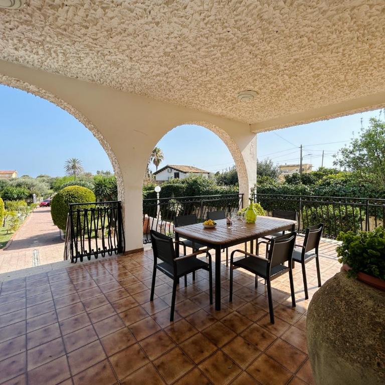 "Villa Cala Bianca" near the sea, parking e wifi - Villa - 85
