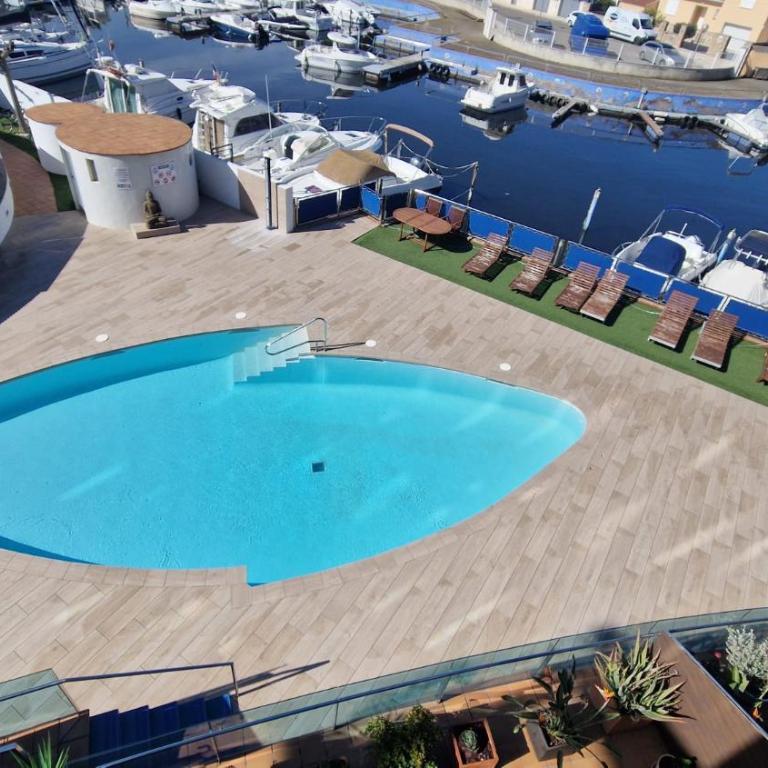 Trebol apartamento climatizado y piscina - Two-Bedroom Apartment - 17