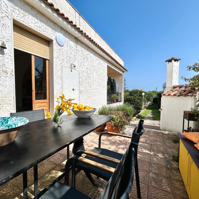 "Villa Cala Bianca" near the sea, parking e wifi - Villa - 32