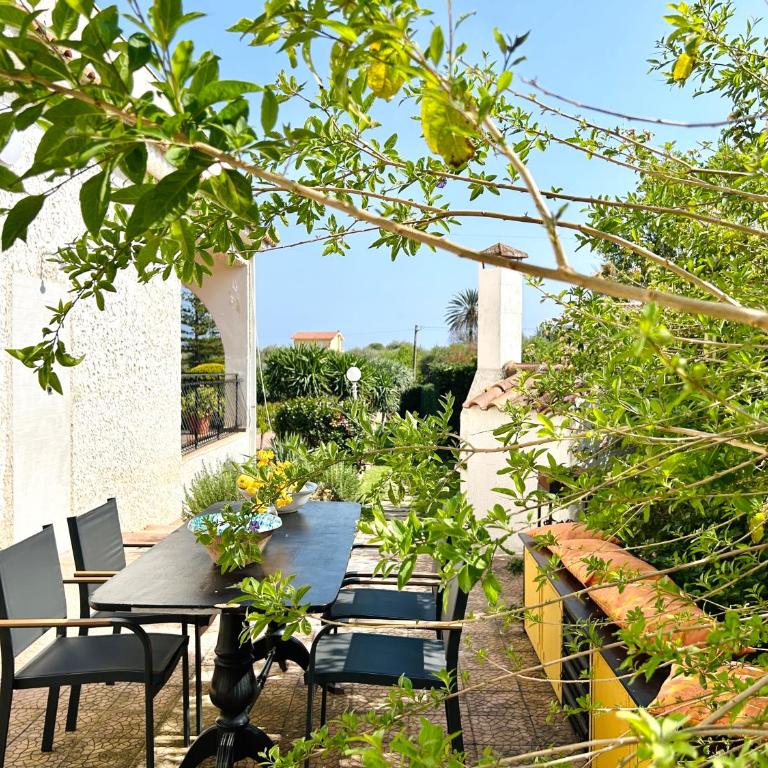 "Villa Cala Bianca" near the sea, parking e wifi - Villa - 90